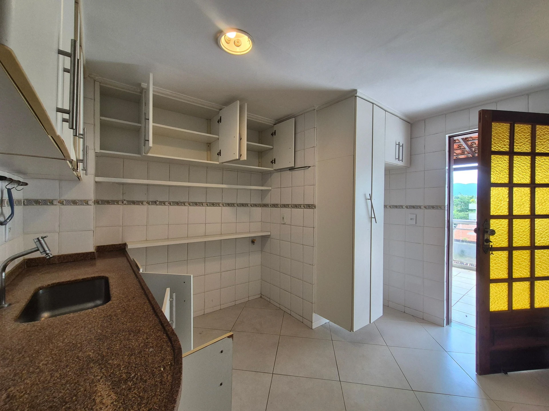 3-bedroom apartment with 1 en-suite and 3 parking spots — photo 18