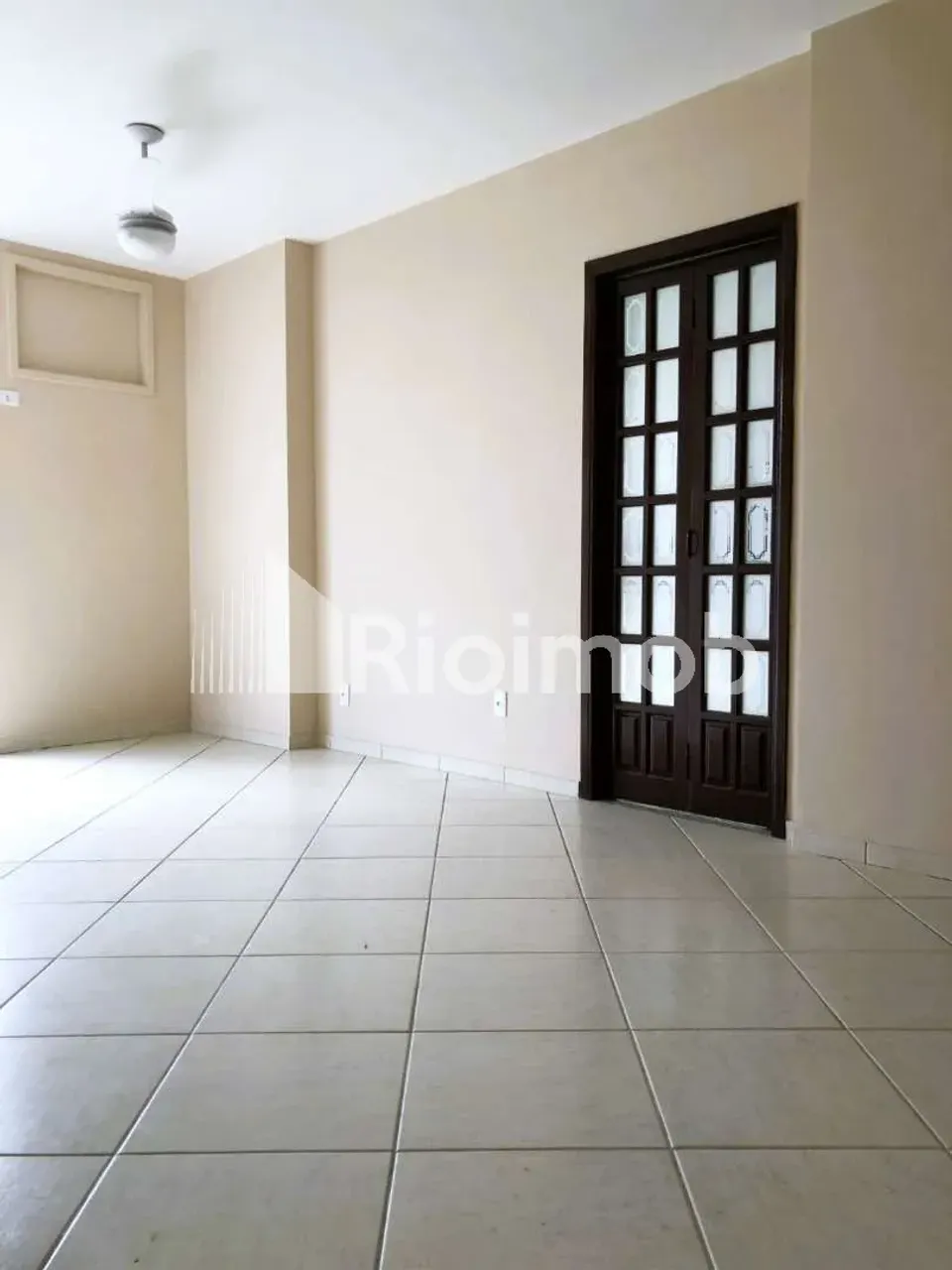 2-bedroom apartment in a building with a pool — photo 14