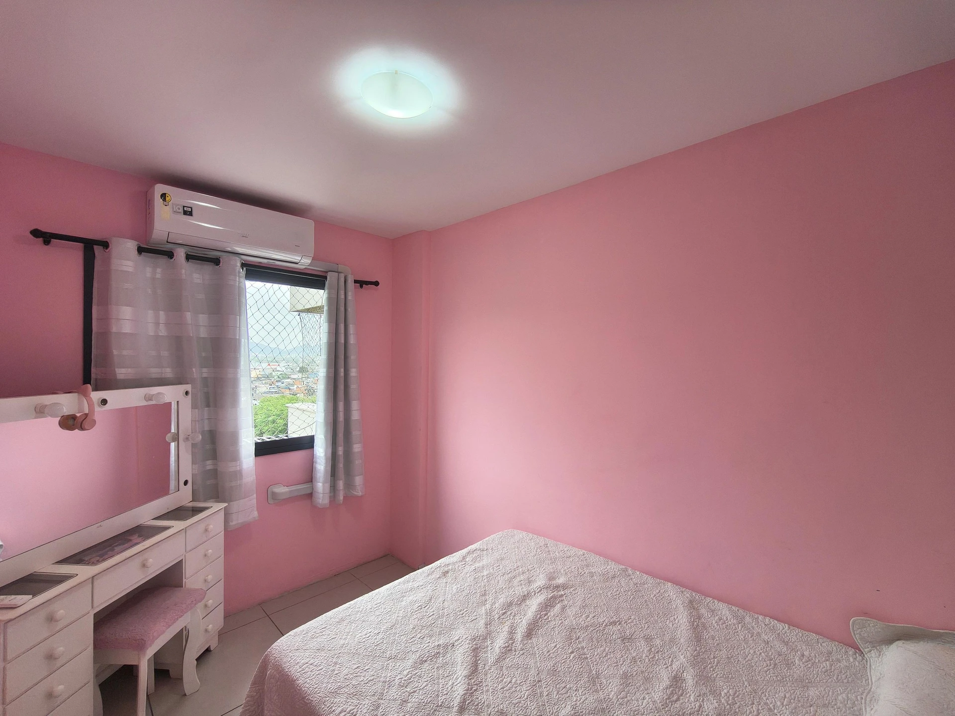 3-bedroom apartment with a mountain view — photo 13