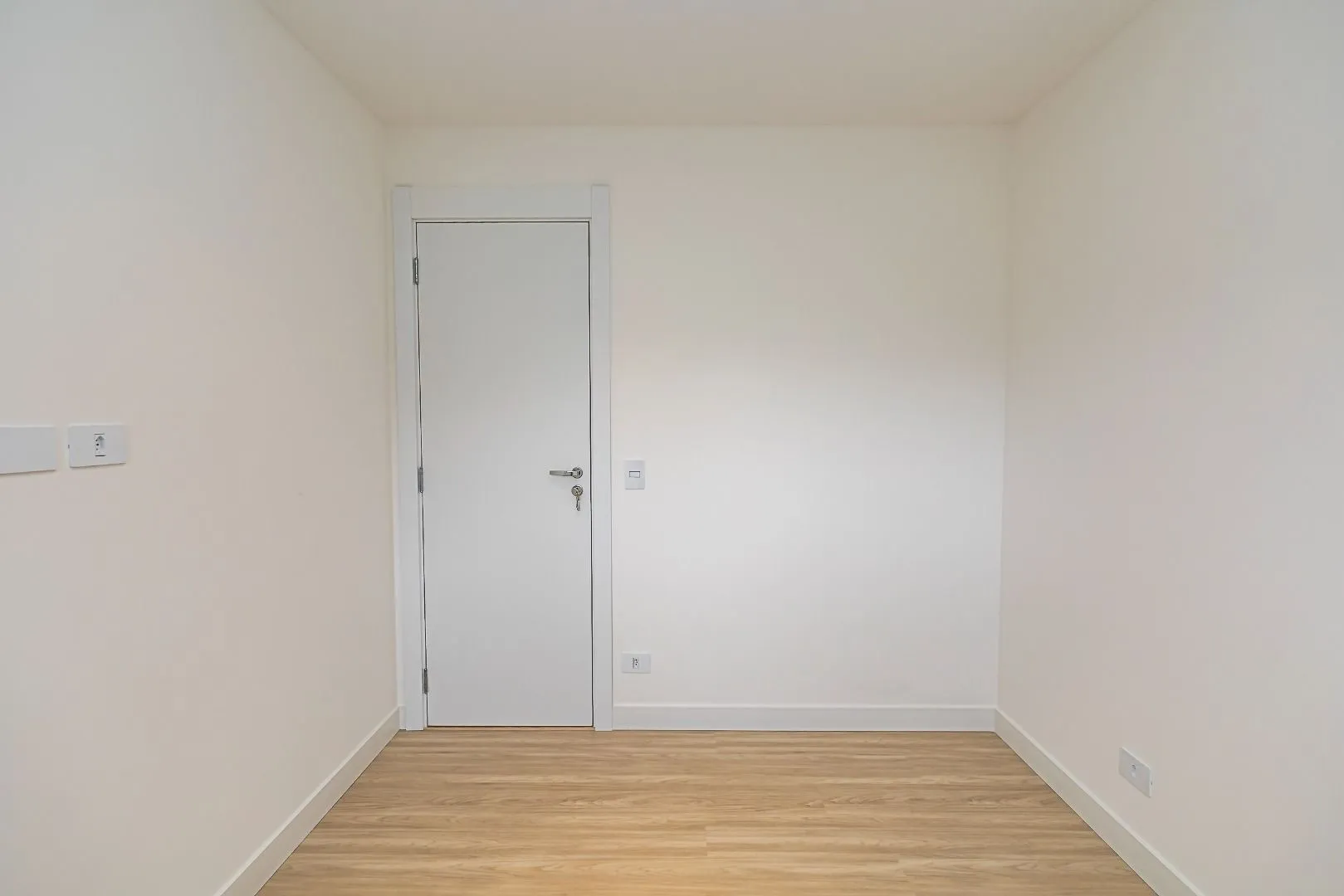 Furnished apartment, 78 m², with a glass-enclosed balcony — photo 31
