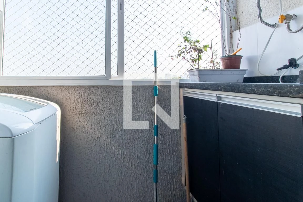 Balcony with a grill in a 2-bedroom apartment, 48 m² — photo 29