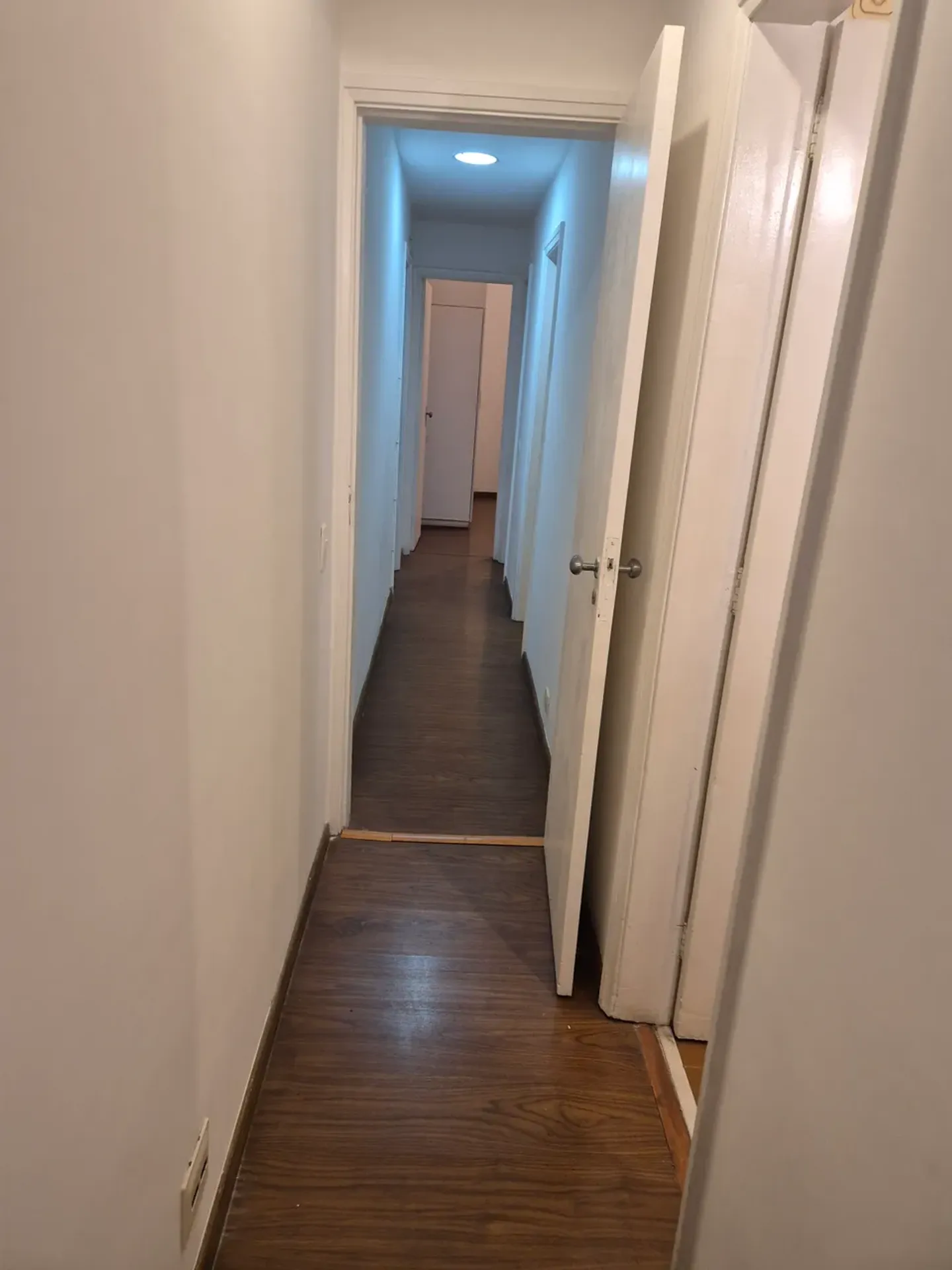3-bedroom apartment with wood or laminate floors — photo 18