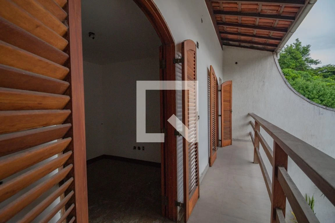 Casa com 4 quartos e 6 banheiros, com cozinha independente — photo 103