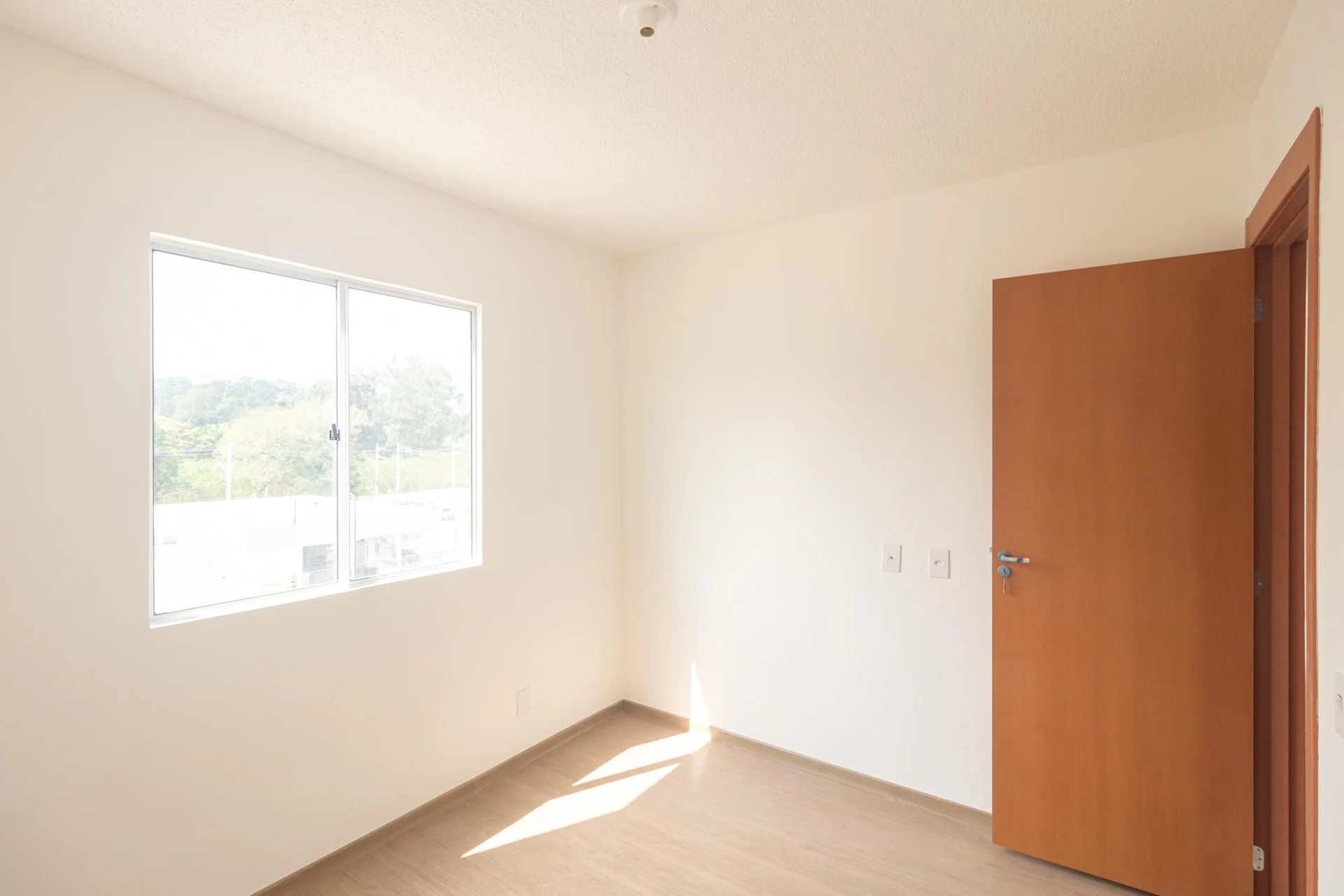 2-bedroom apartment with balcony and shared pool — photo 6