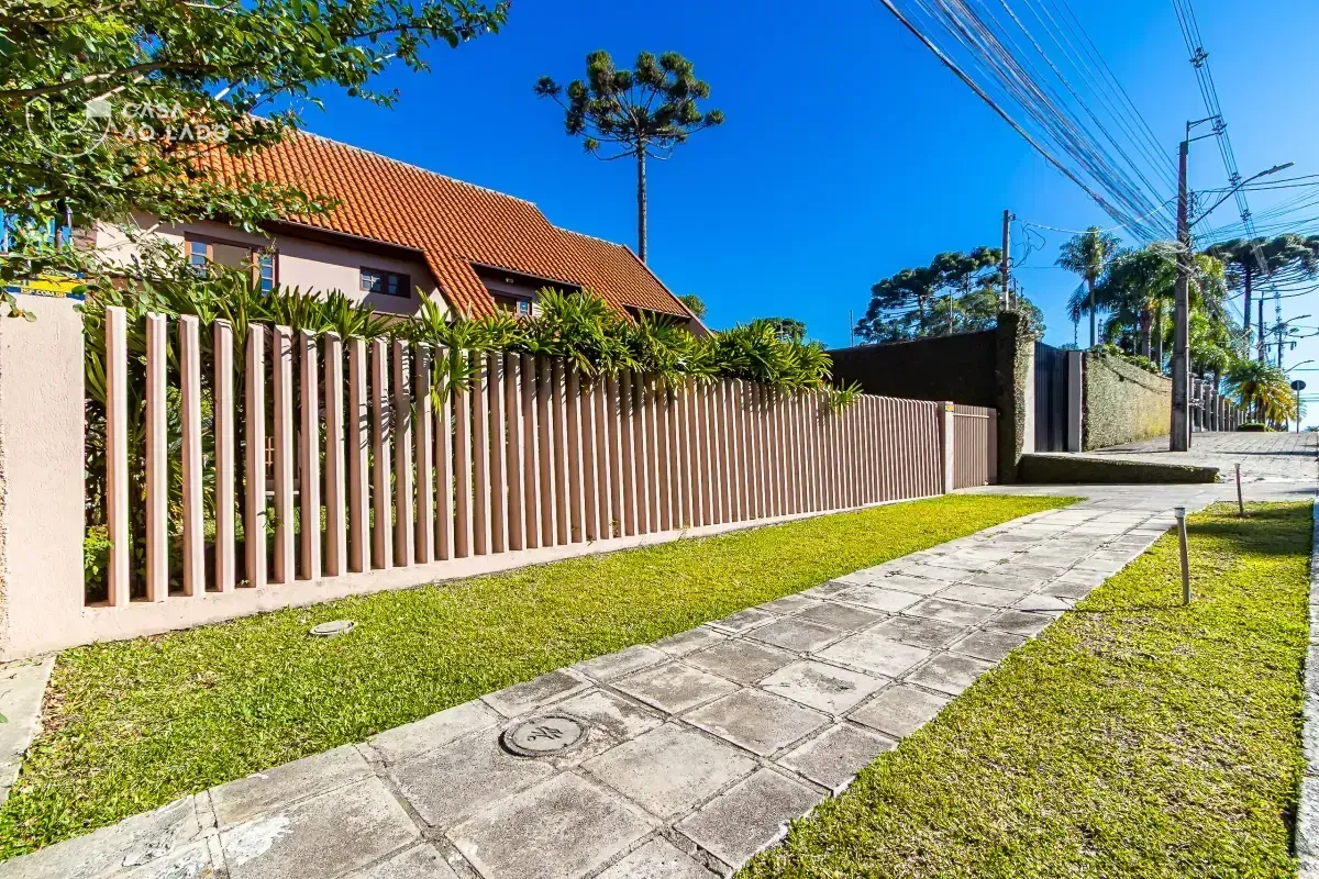 390 m² house with 6 bedrooms and a backyard unit — photo 30