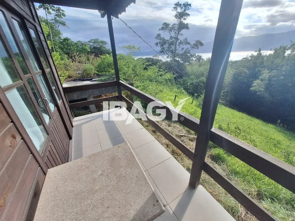 35 m² house with 2 bedrooms, 1 bath and 1 parking spot