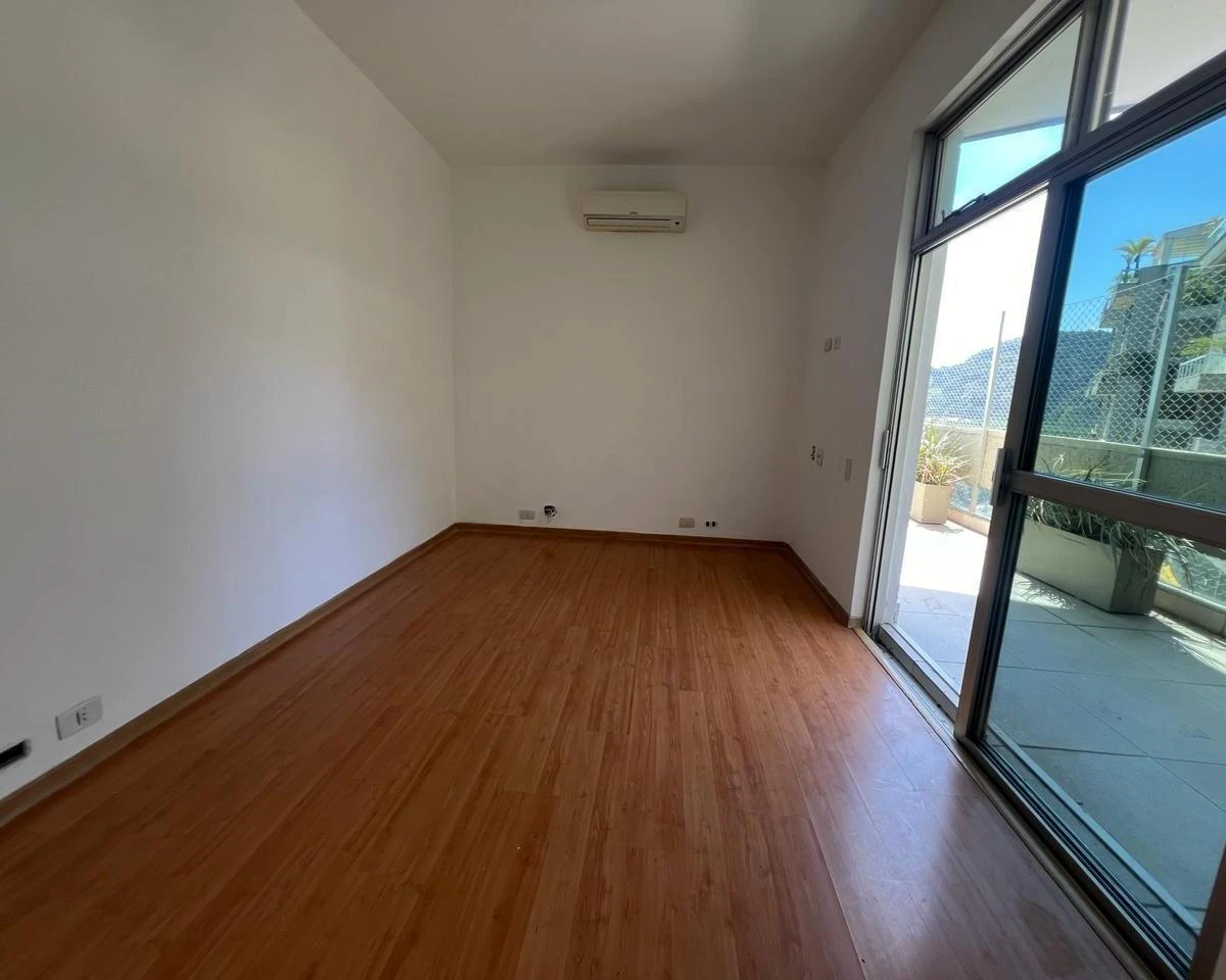 Apartamento de 200 m² com 4 quartos, 4 banheiros e 2 vagas — photo 10