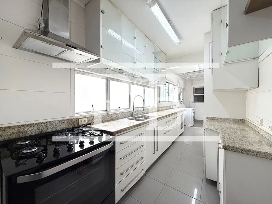 4-bedroom apartment with a walk-in closet in Rio de Janeiro — photo 36