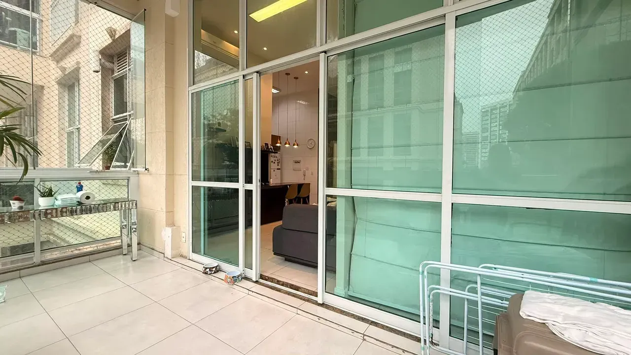 Furnished loft with 2 bedrooms and open-plan kitchen — photo 14