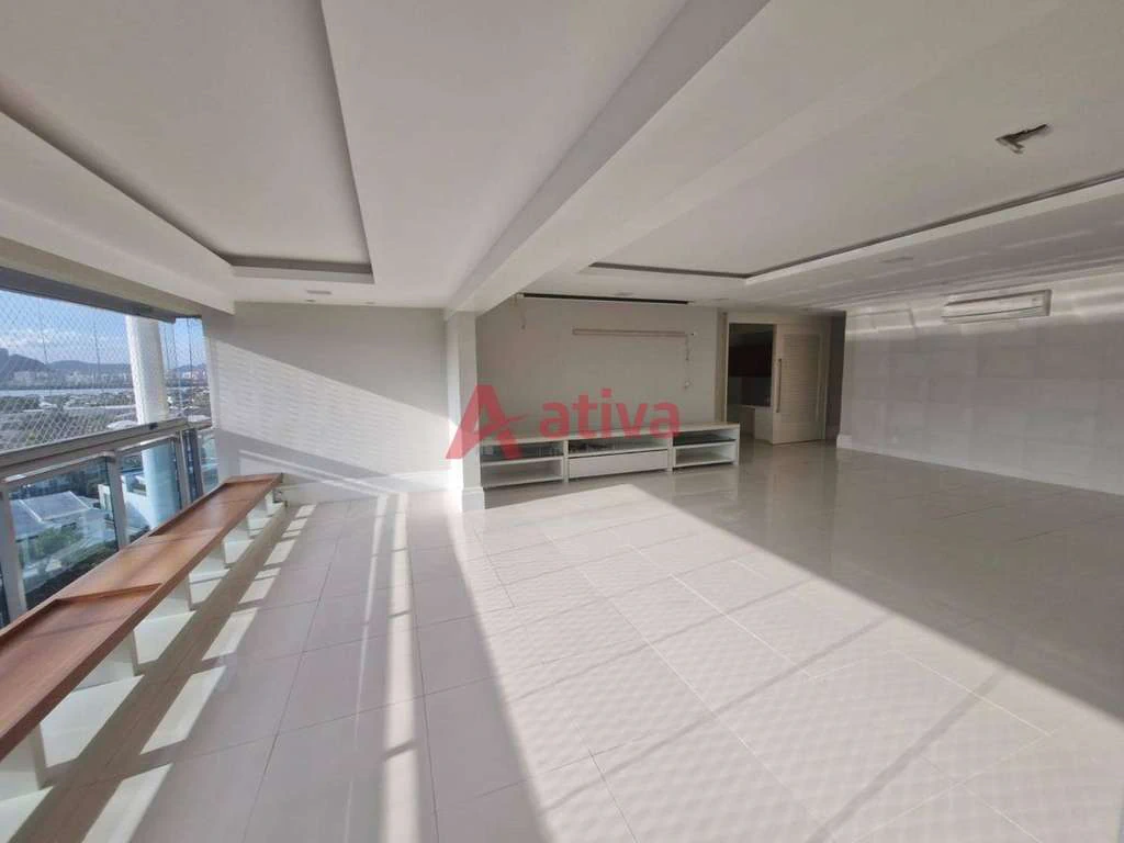 260 m² apartment with 4 en-suite bedrooms and laundry area — photo 12