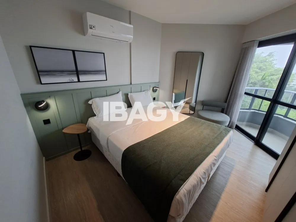 Studio with a glassed-in balcony and open-plan kitchen — photo 203