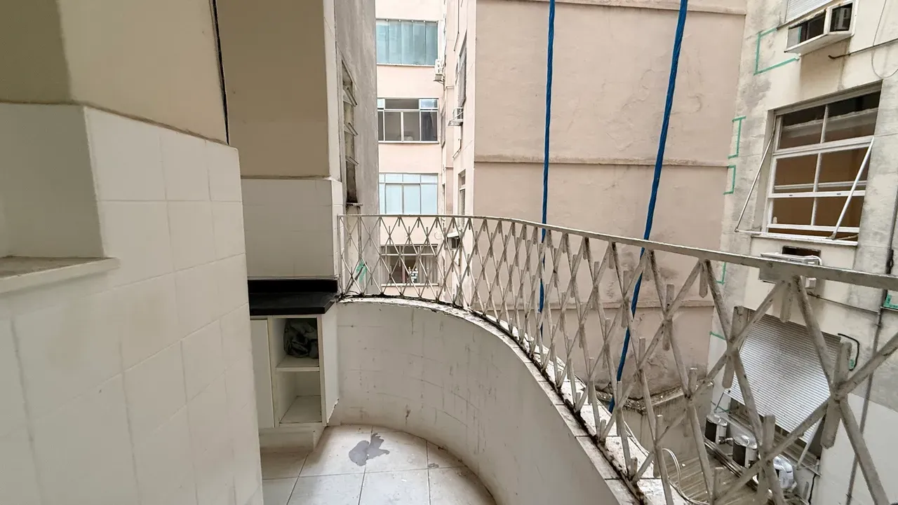 4-bedroom apartment, 1 with its own bathroom, 240 m² — photo 36
