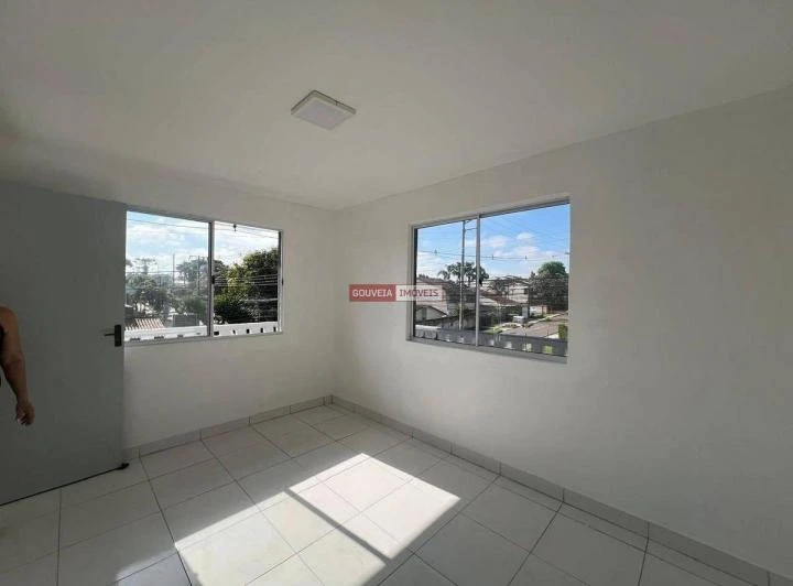 Casa com 4 quartos, 2 vagas e piso de cerâmica — photo 3
