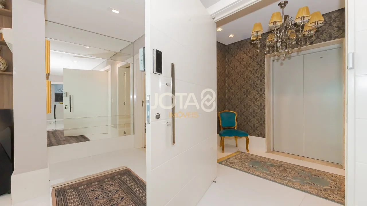 298 m² apartment with 3 en-suite bedrooms and balcony — photo 3