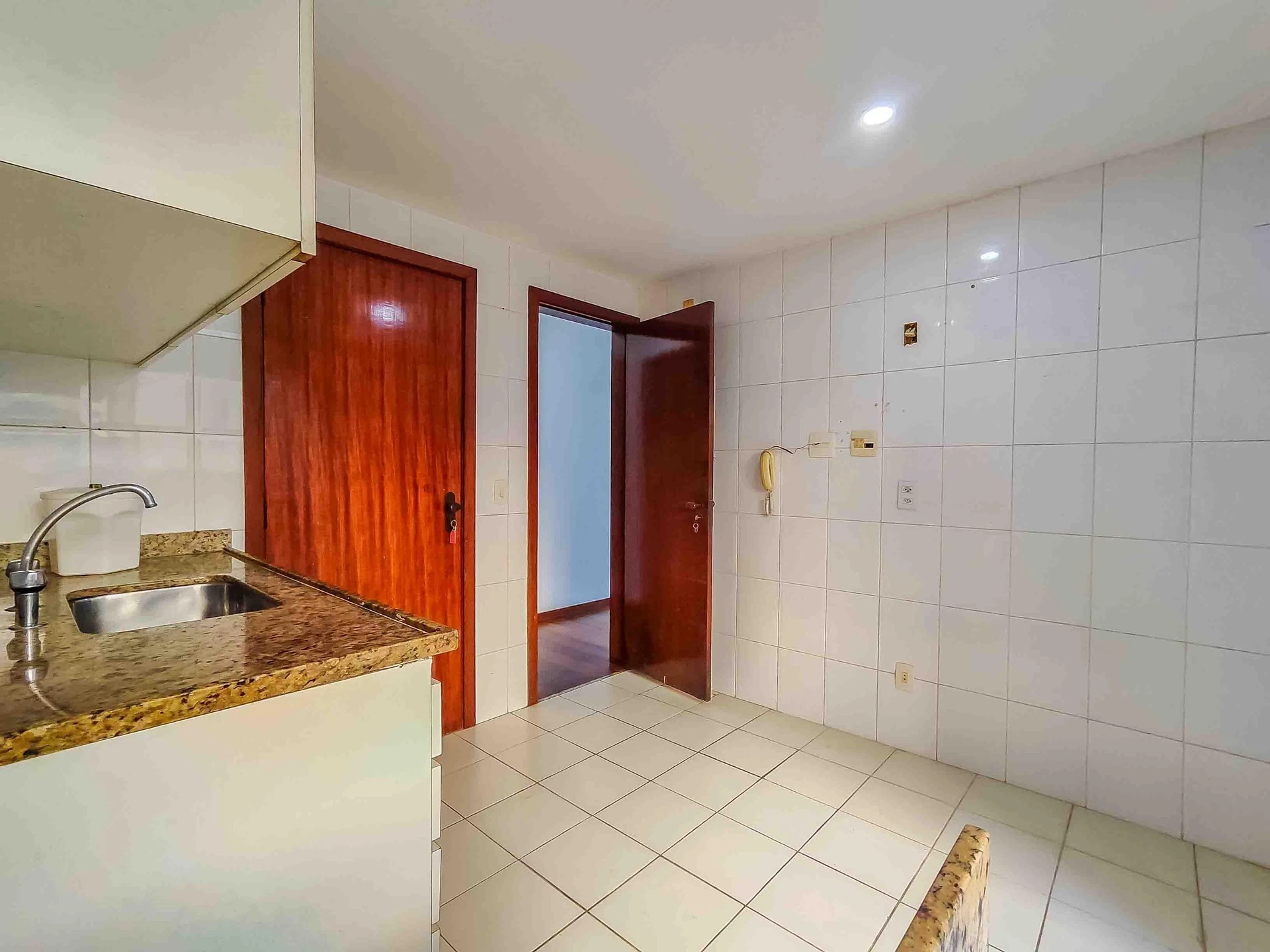Apartamento sem mobília com 3 quartos e área de lavanderia — photo 7
