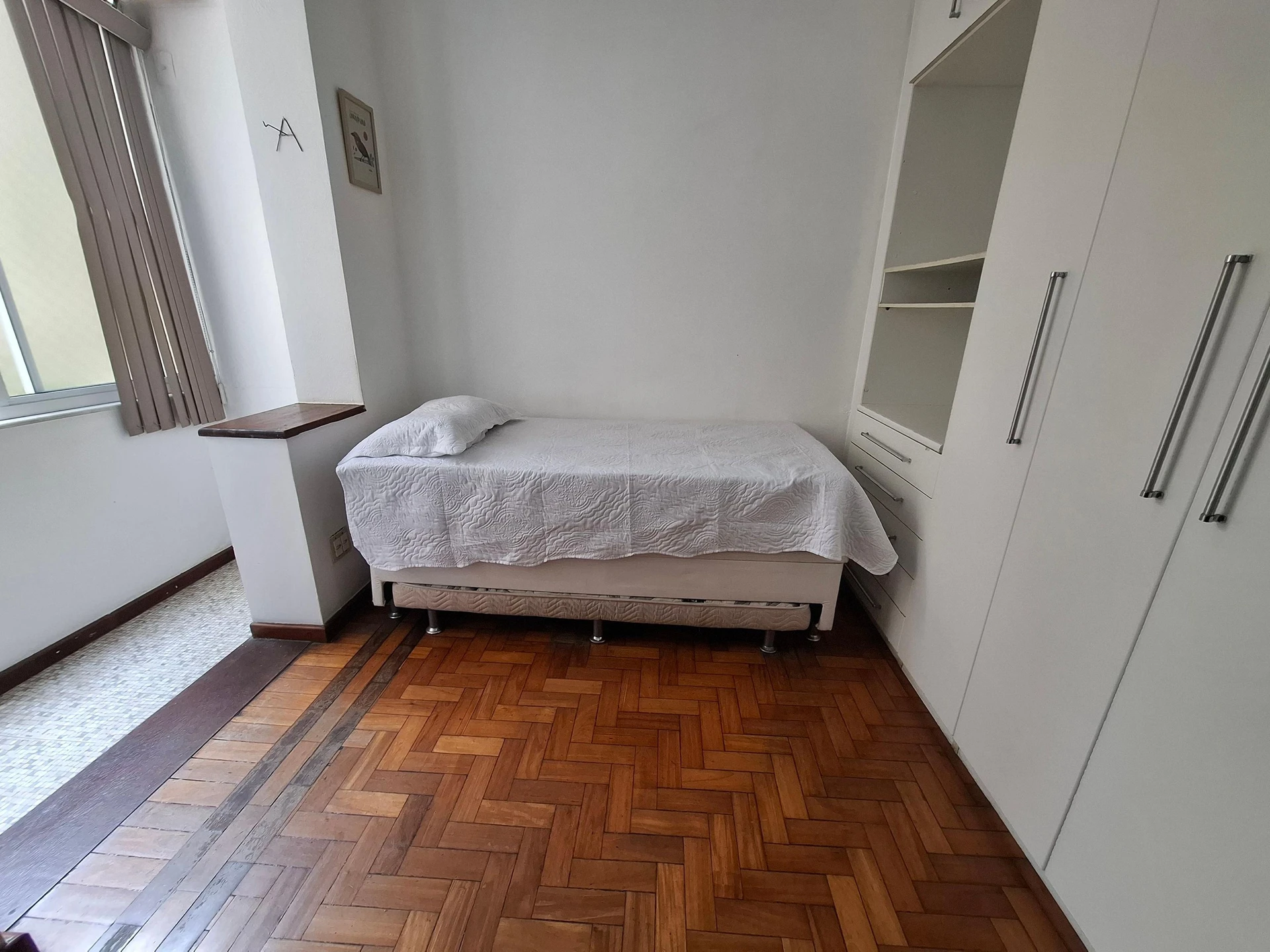 Furnished apartment, 110 m², with a glass-enclosed balcony — photo 11