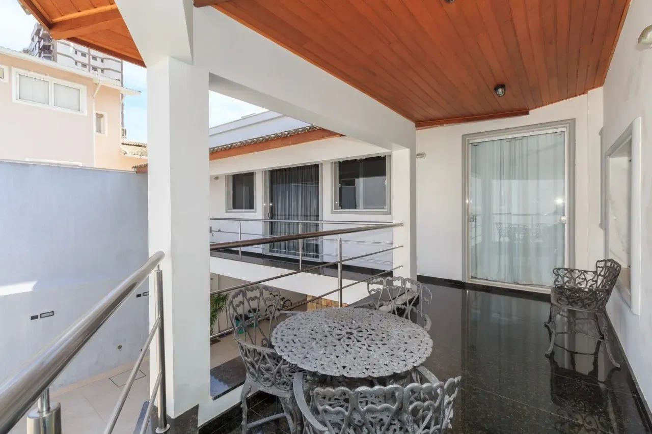 Furnished house with 5 bedrooms and 5 bathrooms — photo 21