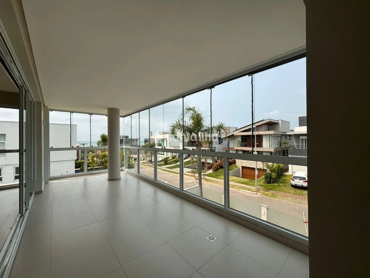 5-bedroom house with a water view — photo 4