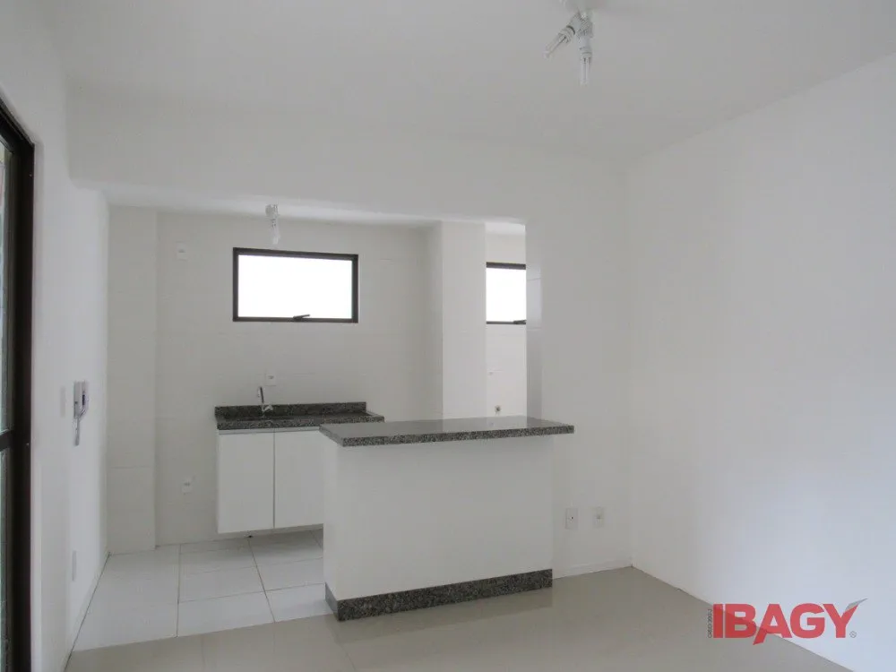 Unfurnished 1-bedroom apartment with 54 m² — photo 2
