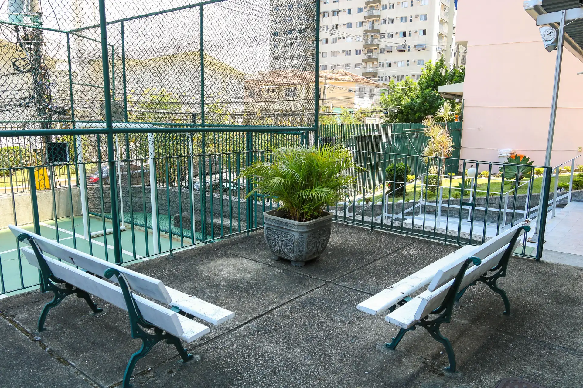 Apartment with 2 bedrooms and an enclosed glass balcony — photo 21
