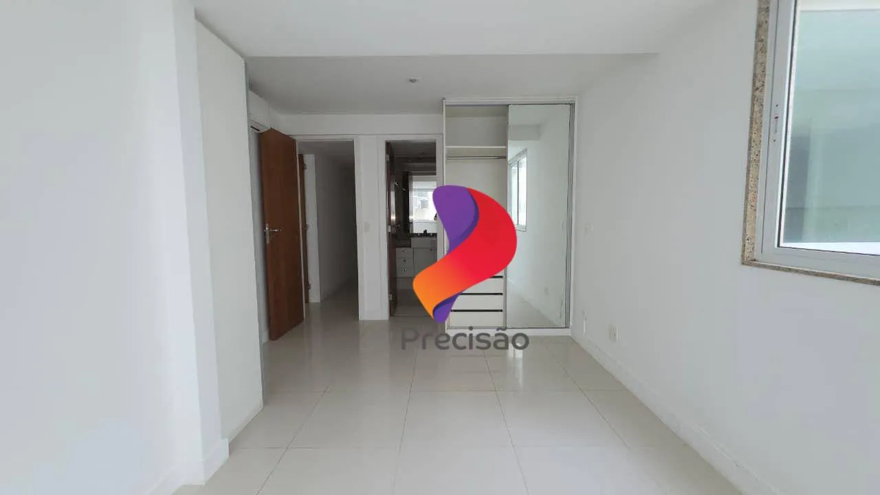 Apartment with enclosed balcony and 4 bedrooms — photo 32