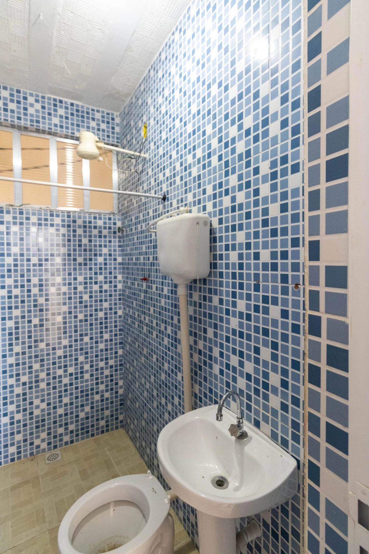 Unfurnished studio with 1 bedroom and 1 bathroom — photo 14