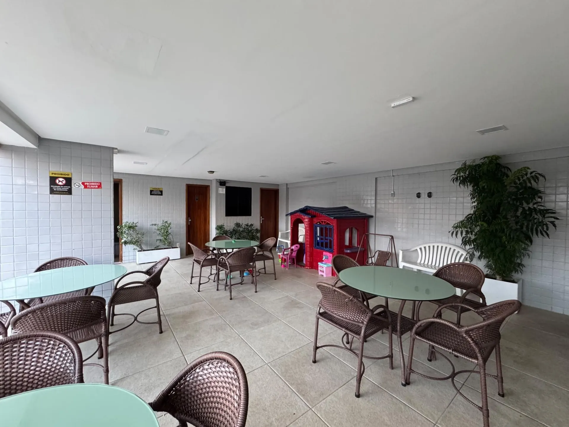 3-bedroom apartment in a building with a pool — photo 20