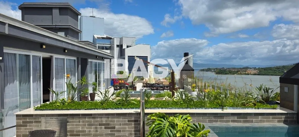 Furnished 133 m² apartment with 3 en-suite bedrooms — photo 48