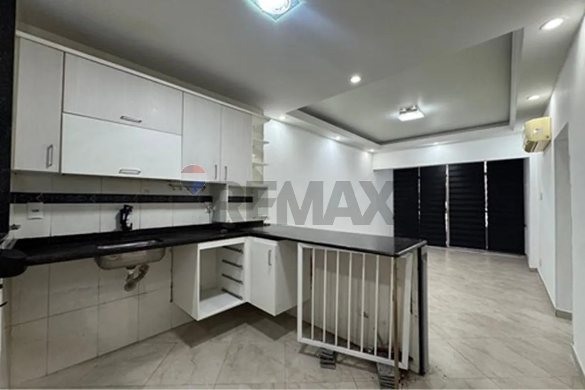 Balcony with a grill in a 3-bedroom house, 104 m² — photo 2