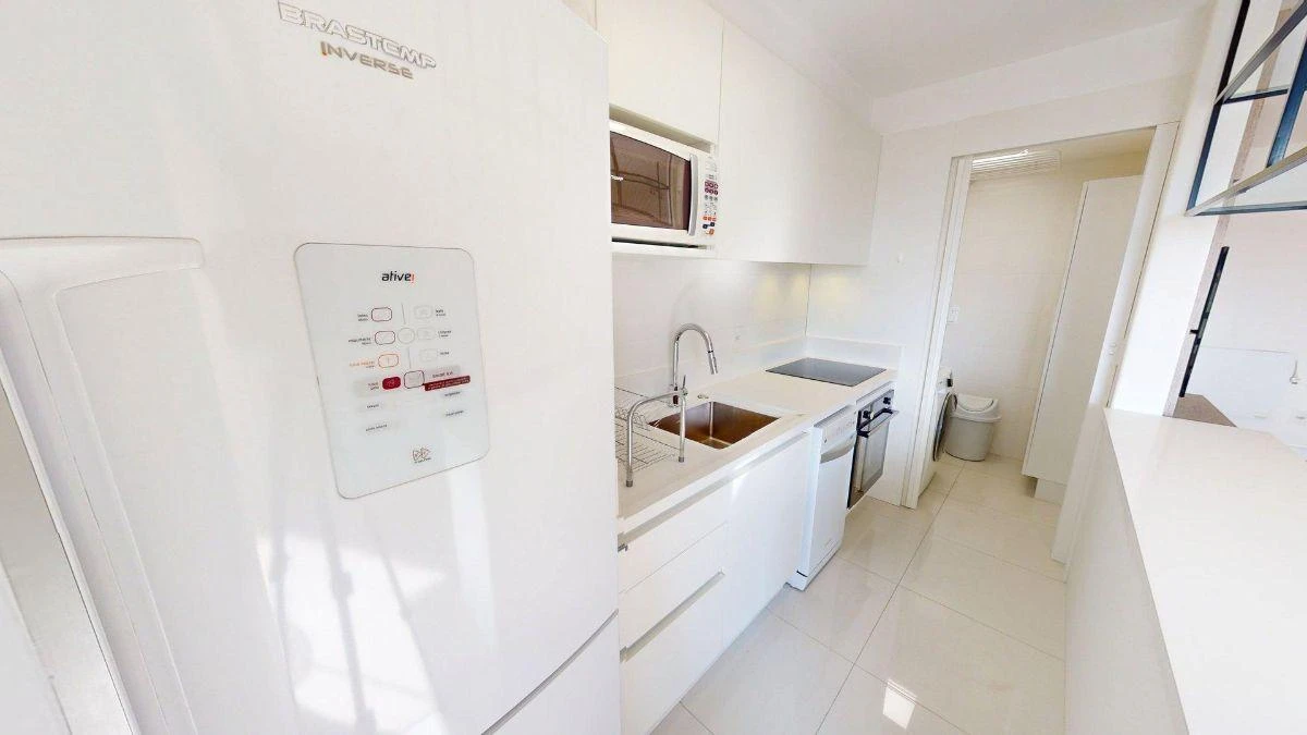 Furnished apartment, 95 m², with a glass-enclosed balcony — photo 33