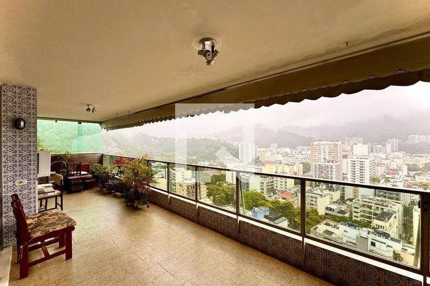 Furnished apartment, 180 m², with a glass-enclosed balcony