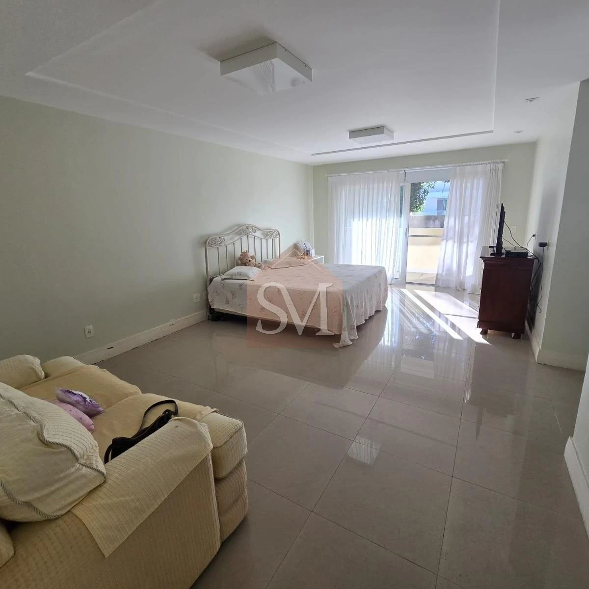 Furnished triplex house with 4 en-suite rooms and 669 m² — photo 22