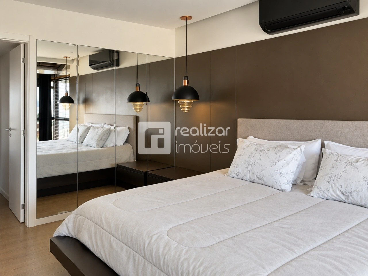 Floor-to-ceiling windows in a 4-bedroom house, 292 m² — photo 8