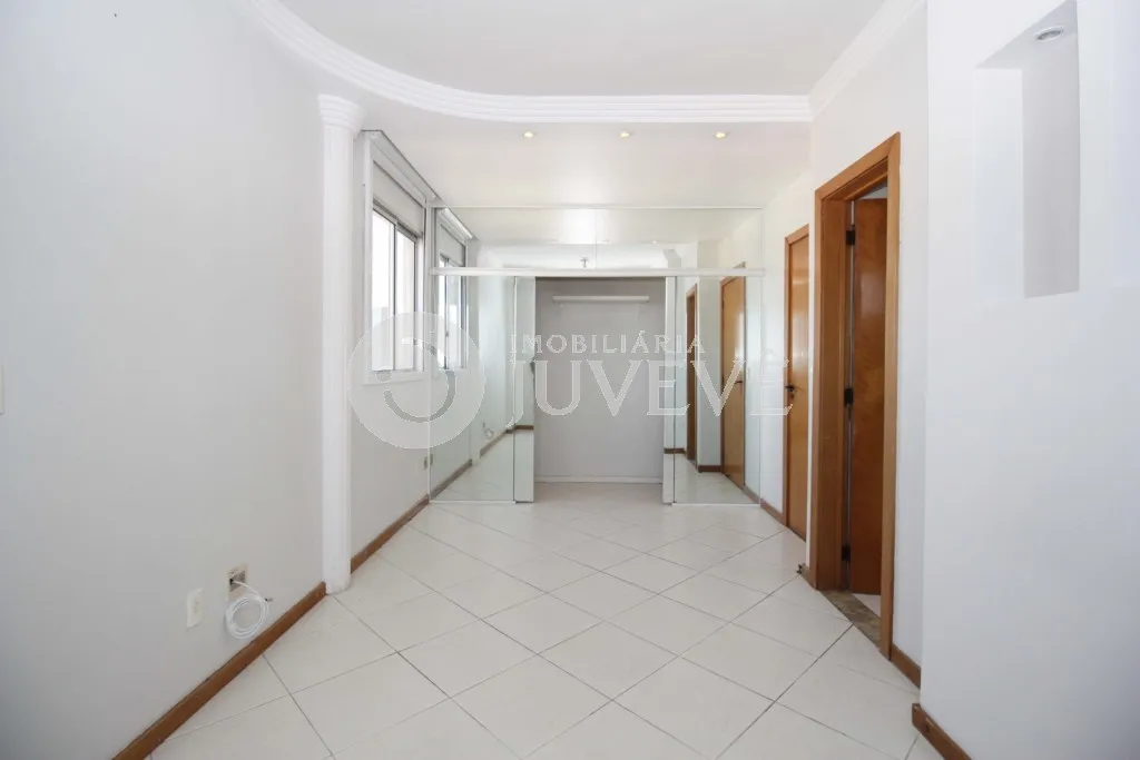 Apartment, 93 m², with a glass-enclosed balcony — photo 21