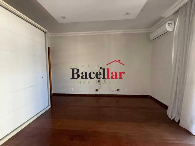 4 quartos e banheira: apartamento de 230 m² — photo 2