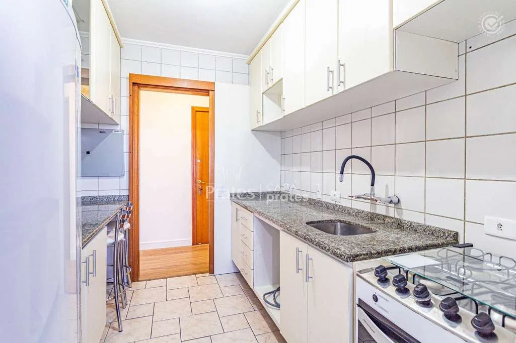 Apartment, 81 m², with wood or laminate floors — photo 3