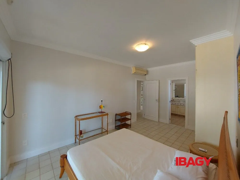 Меблированный дом 518 м² с 5 спальнями и 4 суитами — photo 30