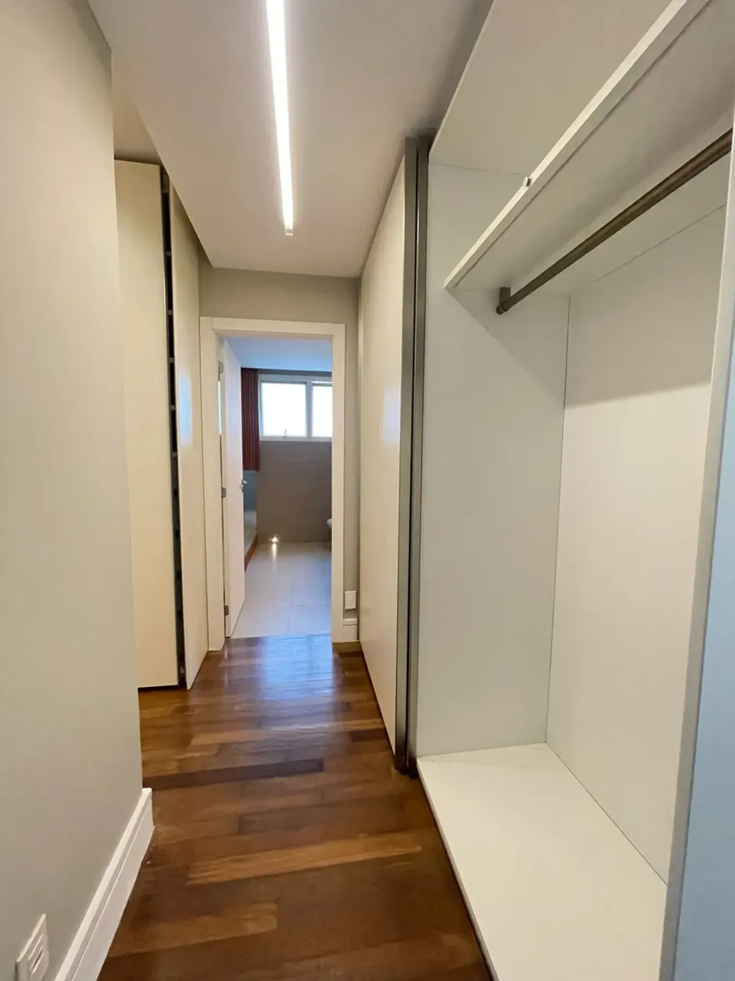 Furnished 3-bedroom apartment with glassed balcony — photo 22