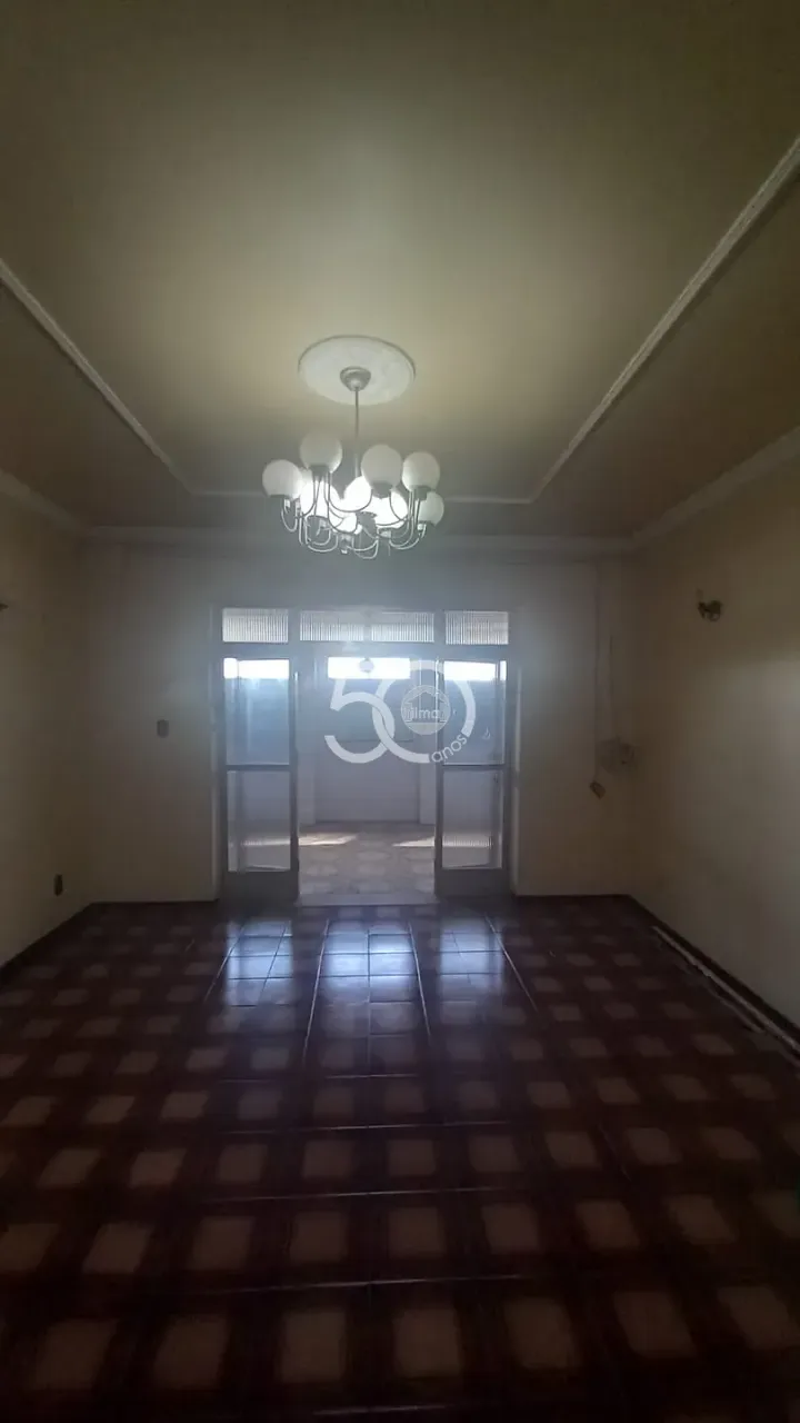 3-bedroom apartment in a building with a pool — photo 5
