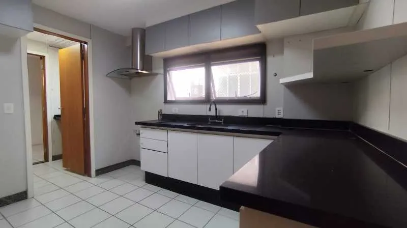 165 m² apartment with 3 bedrooms and 5 bathrooms — photo 25