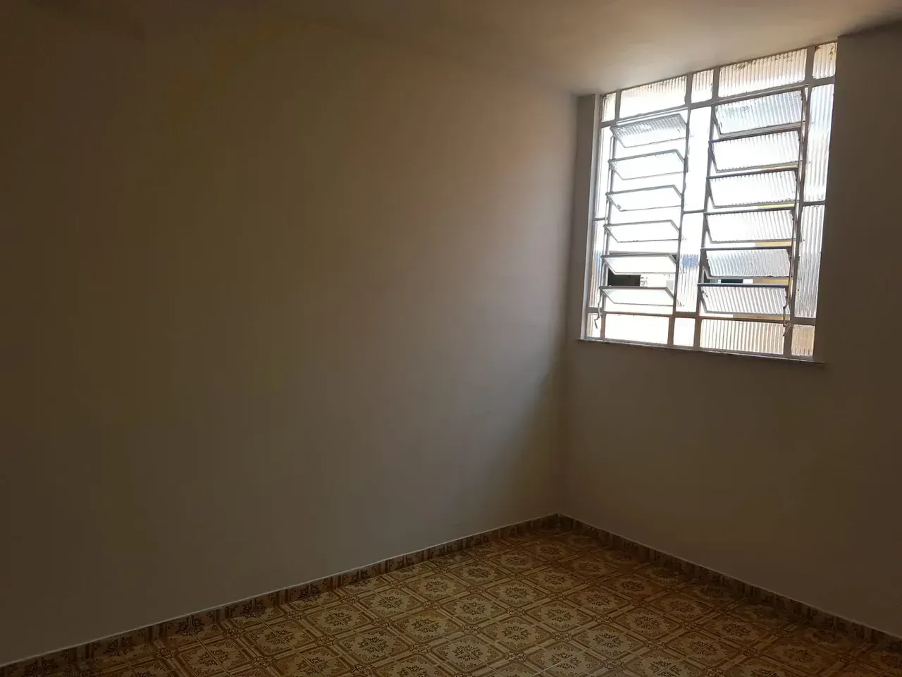Unfurnished 2-bedroom apartment with ceramic floors — photo 4