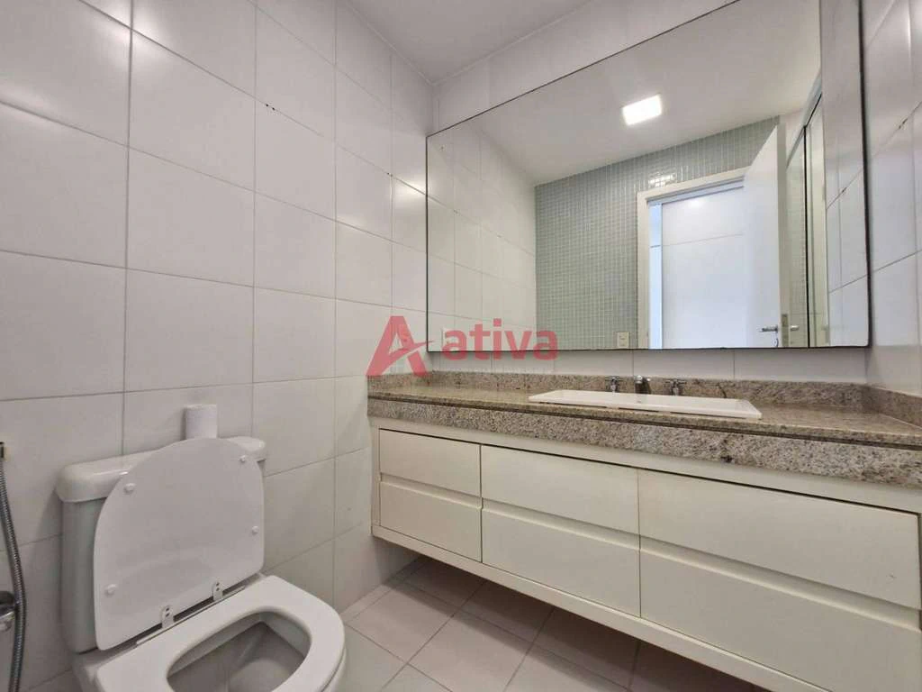 260 m² apartment with 4 en-suite bedrooms and laundry area — photo 13