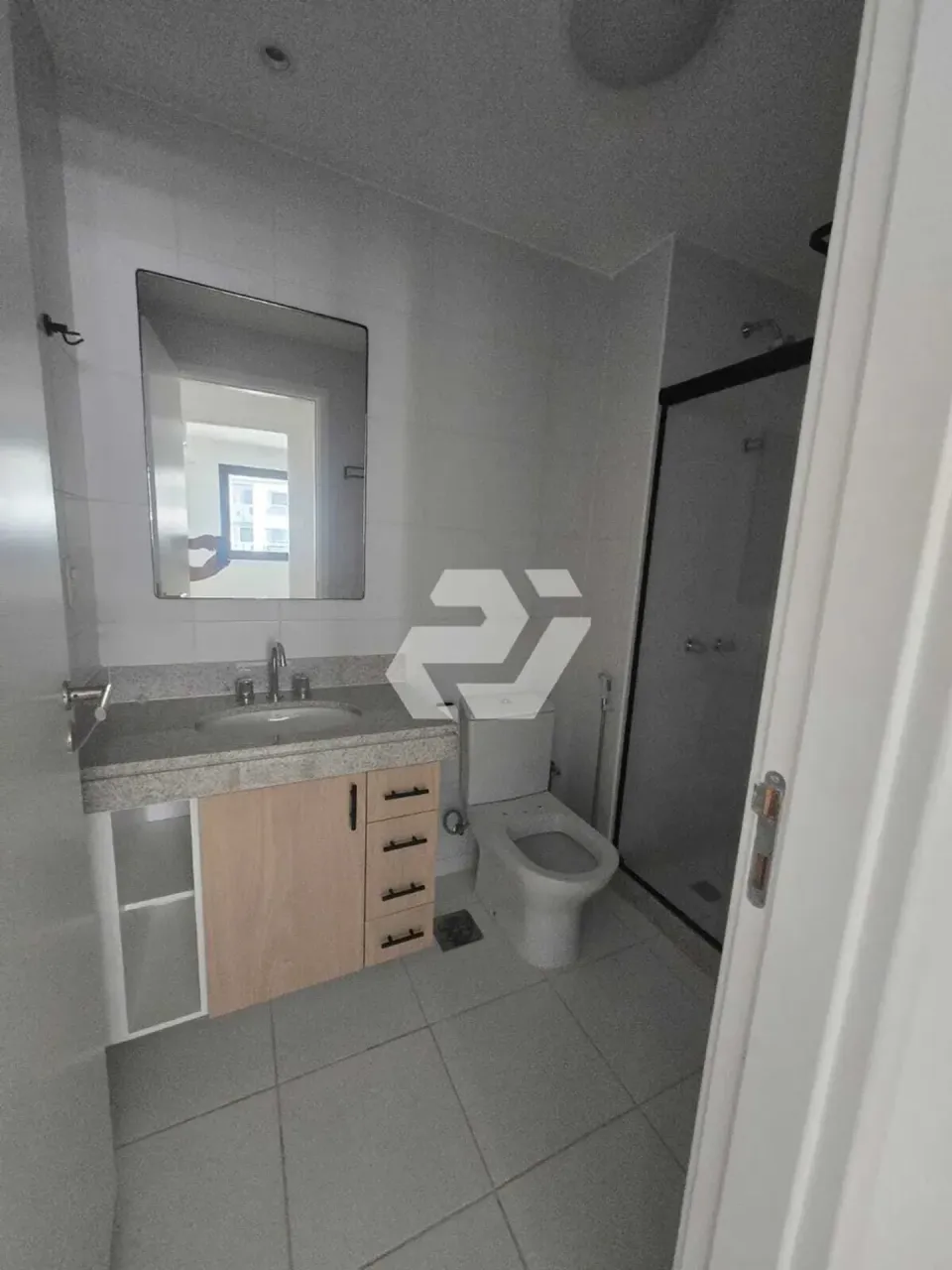 Unfurnished 2-bedroom apartment with 3 bathrooms and balcony — photo 12