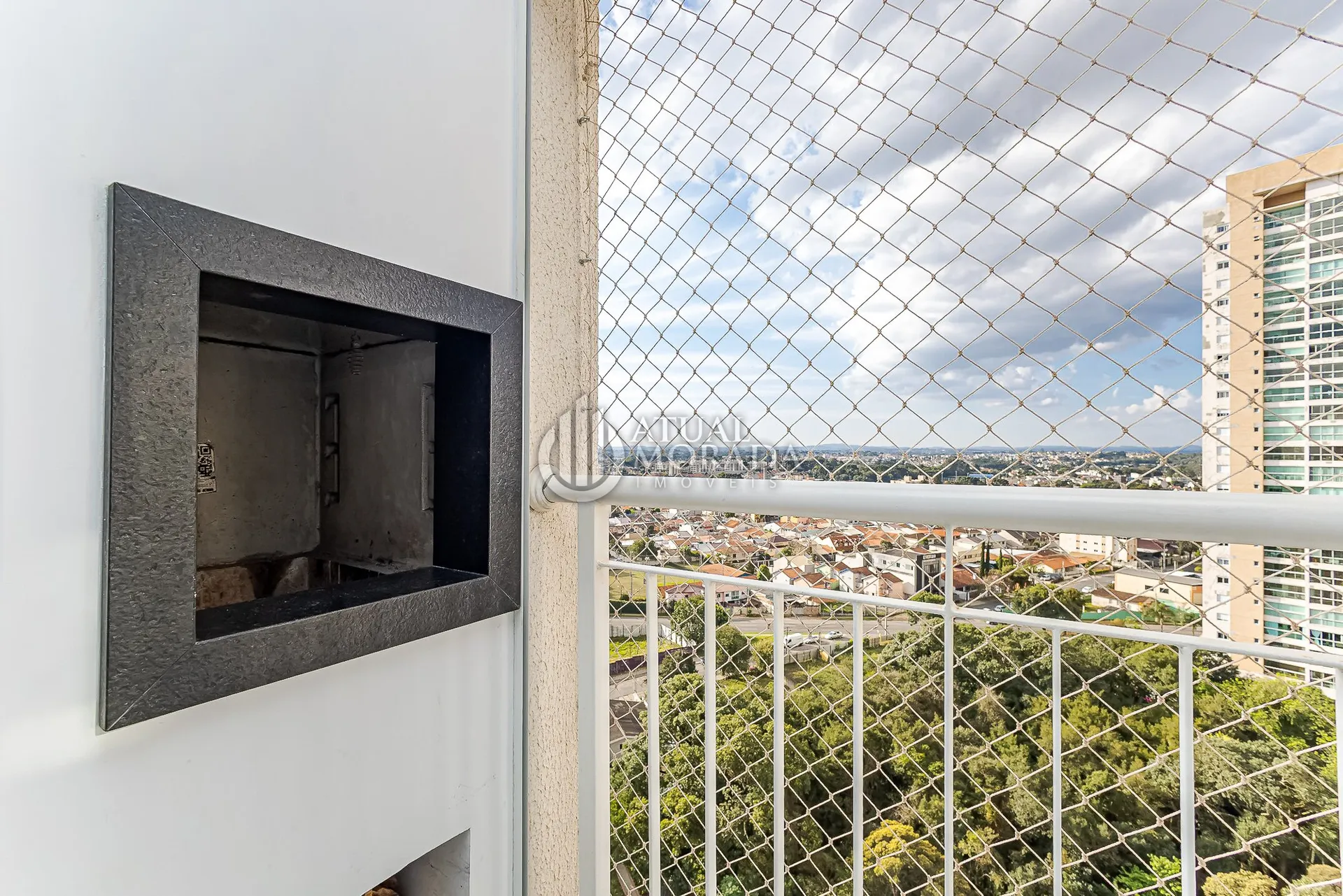 Furnished 2-bedroom apartment with open-plan kitchen — photo 17