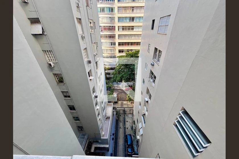 Furnished apartment with 3 bedrooms and 200 m² — photo 34