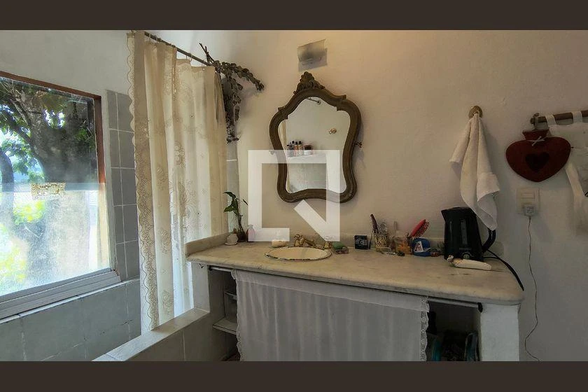 Furnished house, 270 m², with floor-to-ceiling windows — photo 40