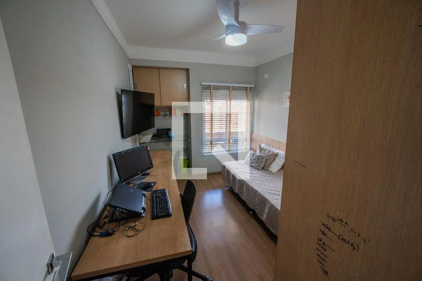 2-bedroom apartment with a home office — photo 13