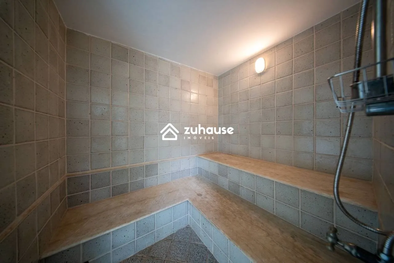 Casa de 5 quartos com janelas do piso ao teto — photo 9