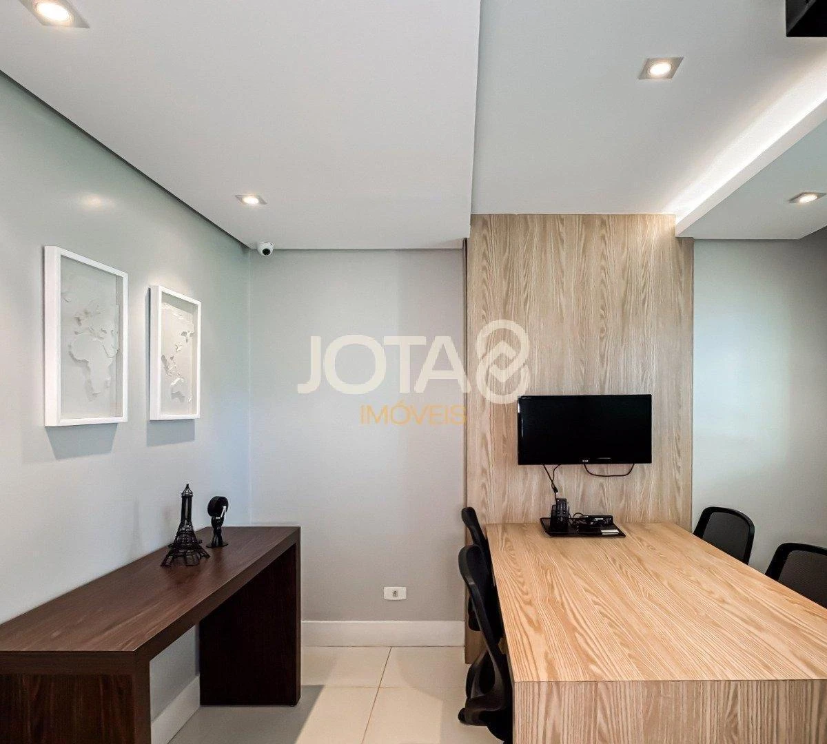 2-bedroom apartment in a building with a gym — photo 21