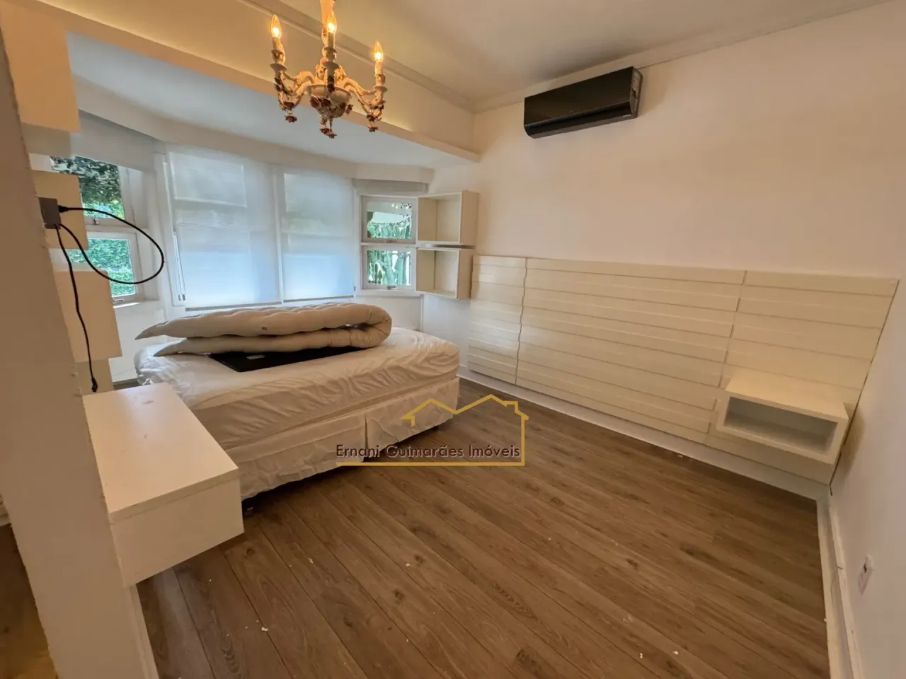 House with an open-plan kitchen and 4 bedrooms — photo 11